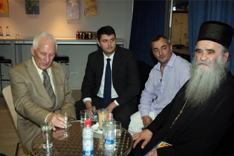 Amfilohije sa Matijom Bećkovićem i Vladimirom Božovićem