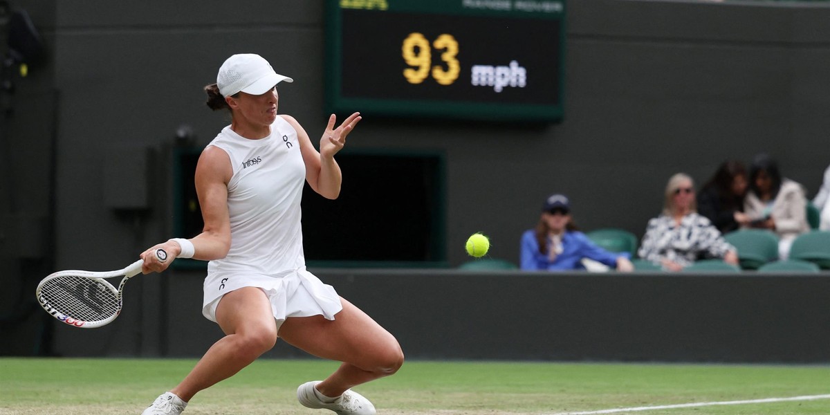 Iga Świątek po  raz kolejny stosunkowo szybko zakończyła swoją przygodę z Wimbledonem. 