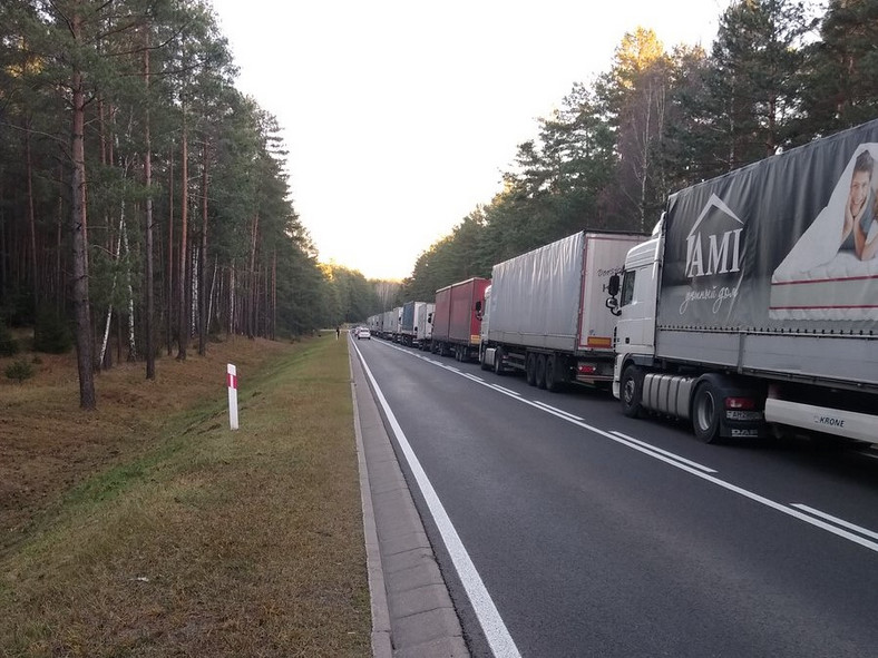 Kolejka TIR-ów na granicy polsko-białoruskiej