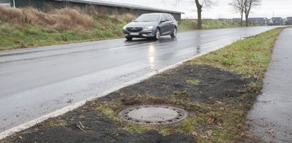 Makabryczne odkrycie! Zwłoki wepchnięte do kanalizacji. Znad studzienki wystawały stopy