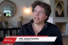 Prof. Joanna Tyrowicz: Oto, co utrudnia łączenie ról liderek i matek