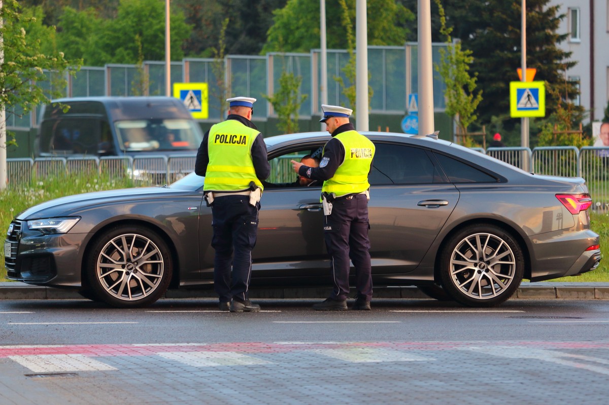 Kontrola drogowa. Co trzeba mieć przy sobie w 2025 r.?