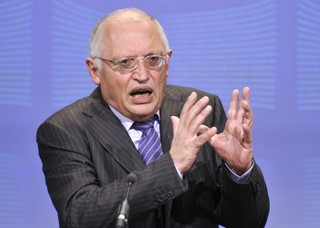 Verheugen: trzeba poprawić UE, zanim dostanie nowe kompetencje