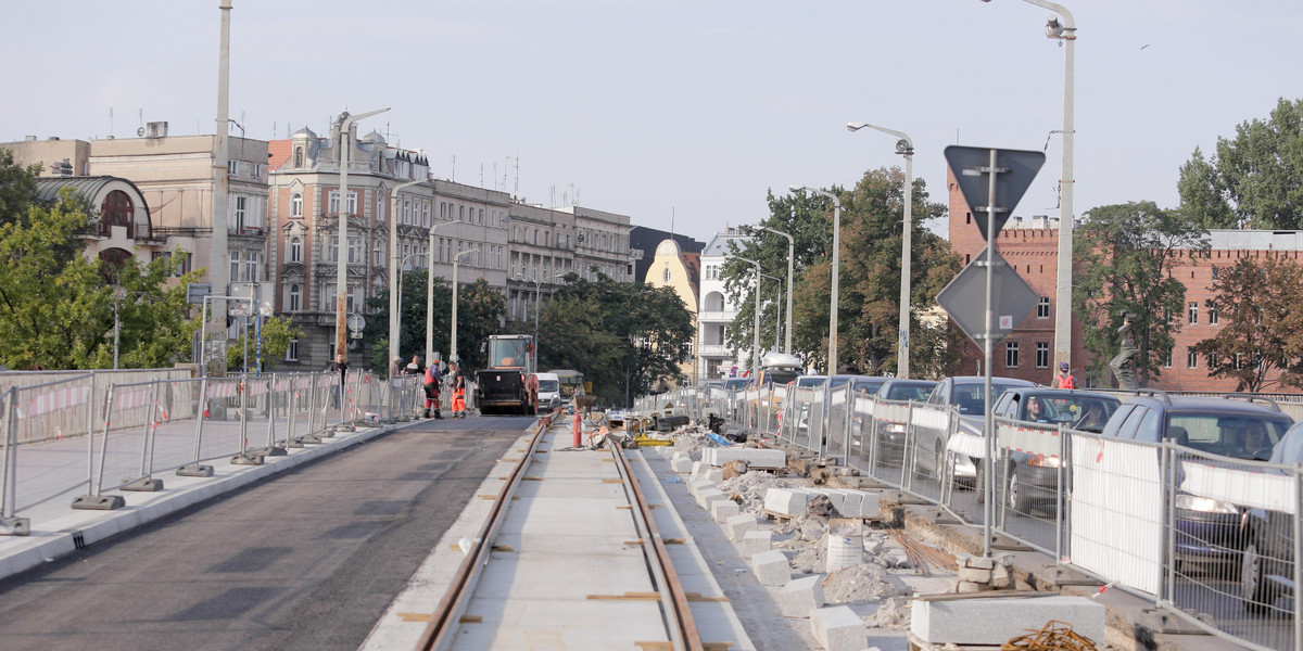 Opóźnia się oddanie mostu Uniwersyteckiego