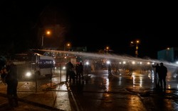 Gruzini protestują w sprawie powtórzenia wyborów. Policja użyła armatek wodnych