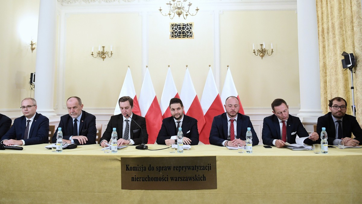 Komisja weryfikacyjna uchyliła dziś decyzje prezydent m.st. Warszawy o zwrotach nieruchomości położonych przy Wilczej i Skorupki 6 oraz stwierdziła nieważność decyzji ws. nieruchomości położonej przy alei Niepodległości 151. W ocenie komisji zostały one wydane z naruszeniem prawa. 