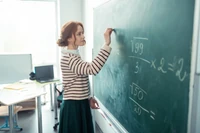 Kiedyś bano się kalkulatorów, teraz AI. Szkoła musi uczyć tego, czego AI nie wygeneruje