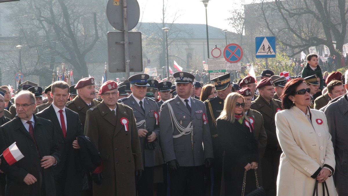 Krakowskie uroczystości z okazji Święta Niepodległości rozpoczęto złożeniem kwiatów pod pomnikiem marszałka Józefa Piłsudskiego oraz pod Pomnikiem Czynu Zbrojnego Żołnierzy Polski Walczącej.