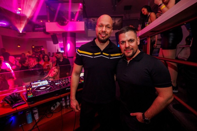 Hat DJ fogott össze a daganatos gyerekekért