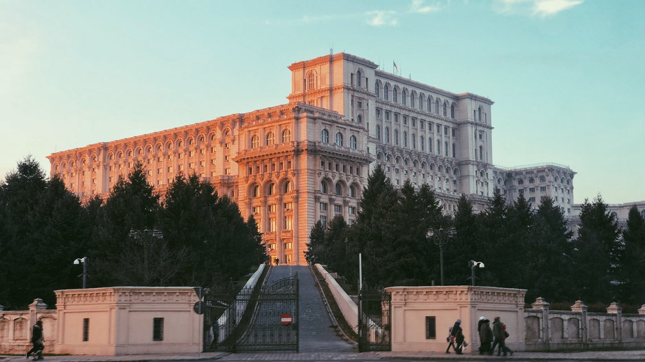 Bukareszt - centrum miasta. To właśnie działania na niższym szczeblu: miejskim, lokalnym mogą przywrócić wiarę obywateli w demokrację.