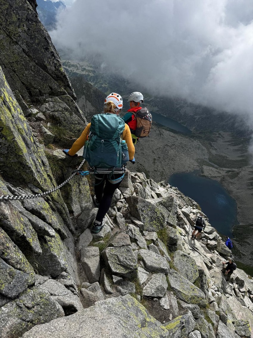 Iako je pun entuzijazma, pred Frenkijem su brojne prepreke, uključujući i vremenske prilike