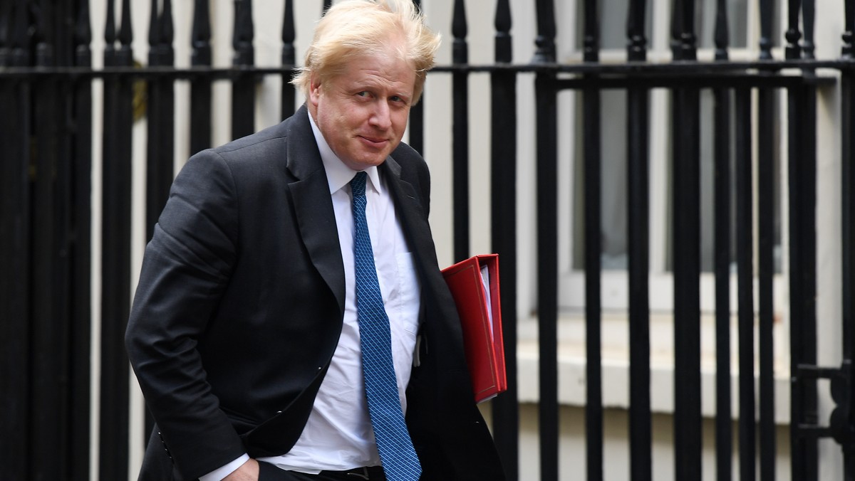 Szef brytyjskiej dyplomacji Boris Johnson oświadczył, że zmiana władzy w Iranie nie jest celem politycznym, do jakiego Wielka Brytania powinna dążyć, i że zmiana w Teheranie niekoniecznie musiałaby być zmianą na lepsze.