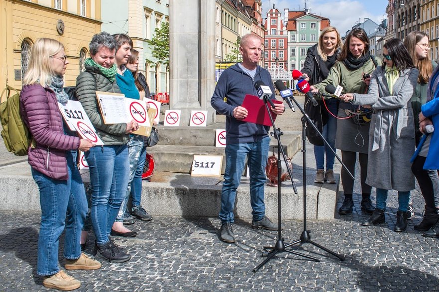 Wrocław dostał czerwoną kartkę od organizacji społecznych