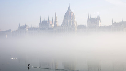 Így festett ma Budapest, alig láttuk a ködtől - Galéria