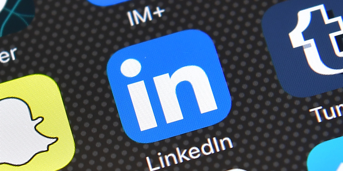 Funkcja aplikacji LinkedIn "Znajdź w pobliżu" znacznie ułatwia dodawanie ludzi do kontaktów na spotkaniach i konferencjach