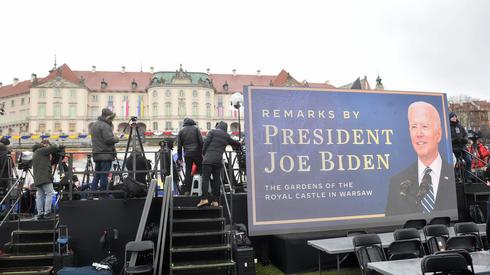 Trwają przygotowania do przemówienia Joe Bidena w Warszawie / fot. PAP