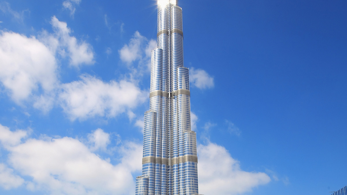 Muzułmanie w najwyższym wieżowcu świata Burdż Chalifa w Dubaju będą musieli dłużej pościć w ramadanie. Tym dłużej, im wyżej mieszkają - uznał w niedzielę wielki mufti Dubaju, Mohammed al-Kubajsi.