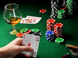 W pokera nie zagrasz. Nawet z kolegami