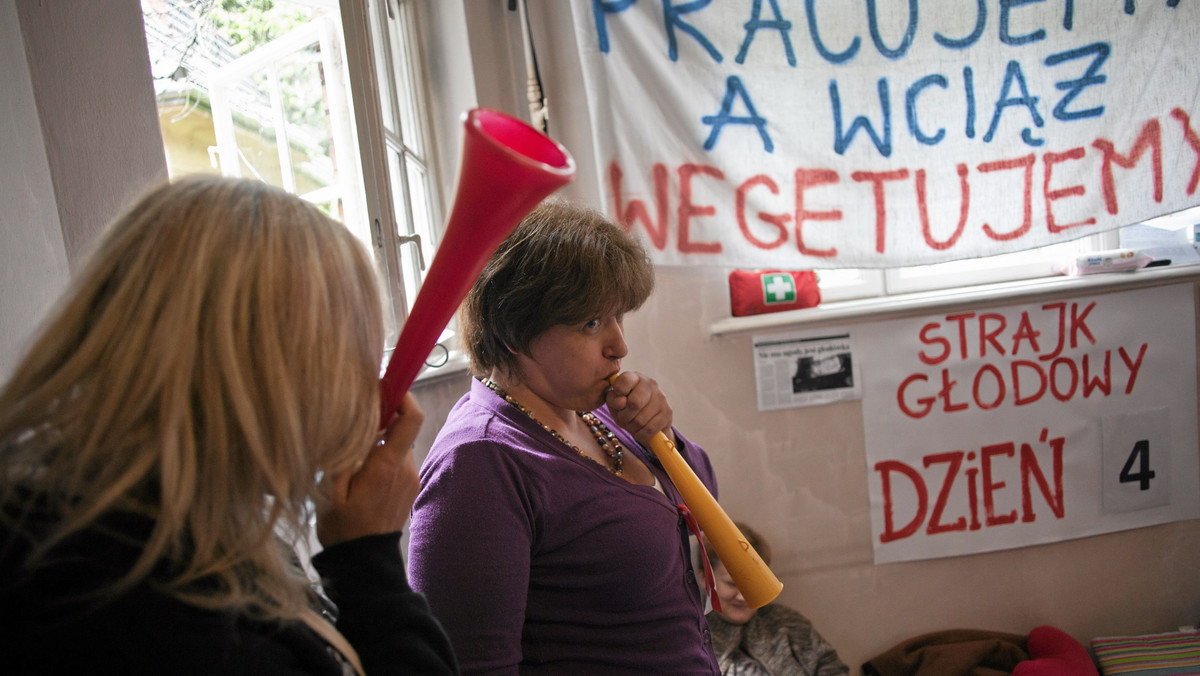 Dyrekcja i protestujący pracownicy szpitala psychiatrycznego w Krakowie ponownie zasiądą dziś do rozmów - informuje Radio Kraków.