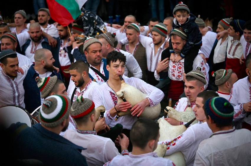 Bugari plivaju za časni krst