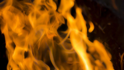Rémisztő: lángolt egy kamion Bicskénél