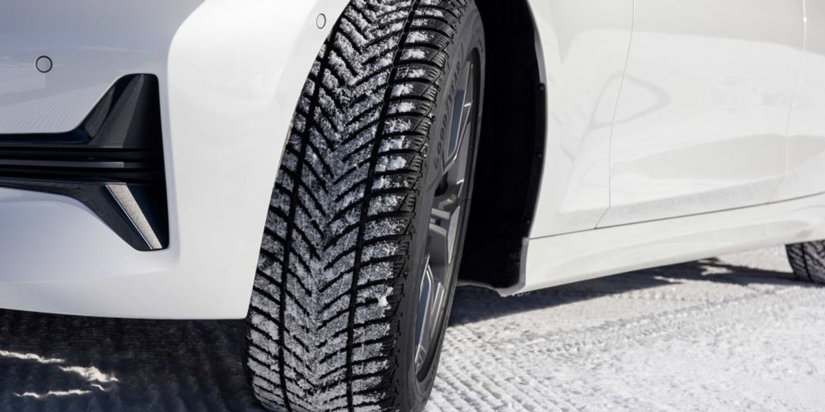 Goodyear UltraGrip Performance 3