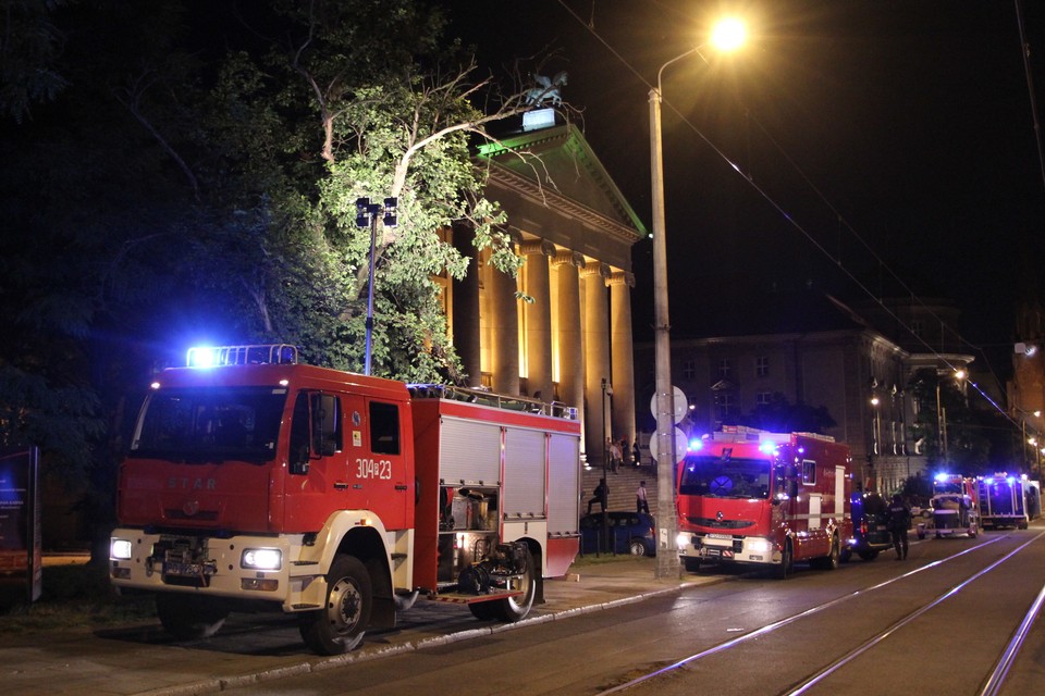 POZNAŃ TEATR WIELKI ATAK TERRORYSTYCZNY SYMULACJA