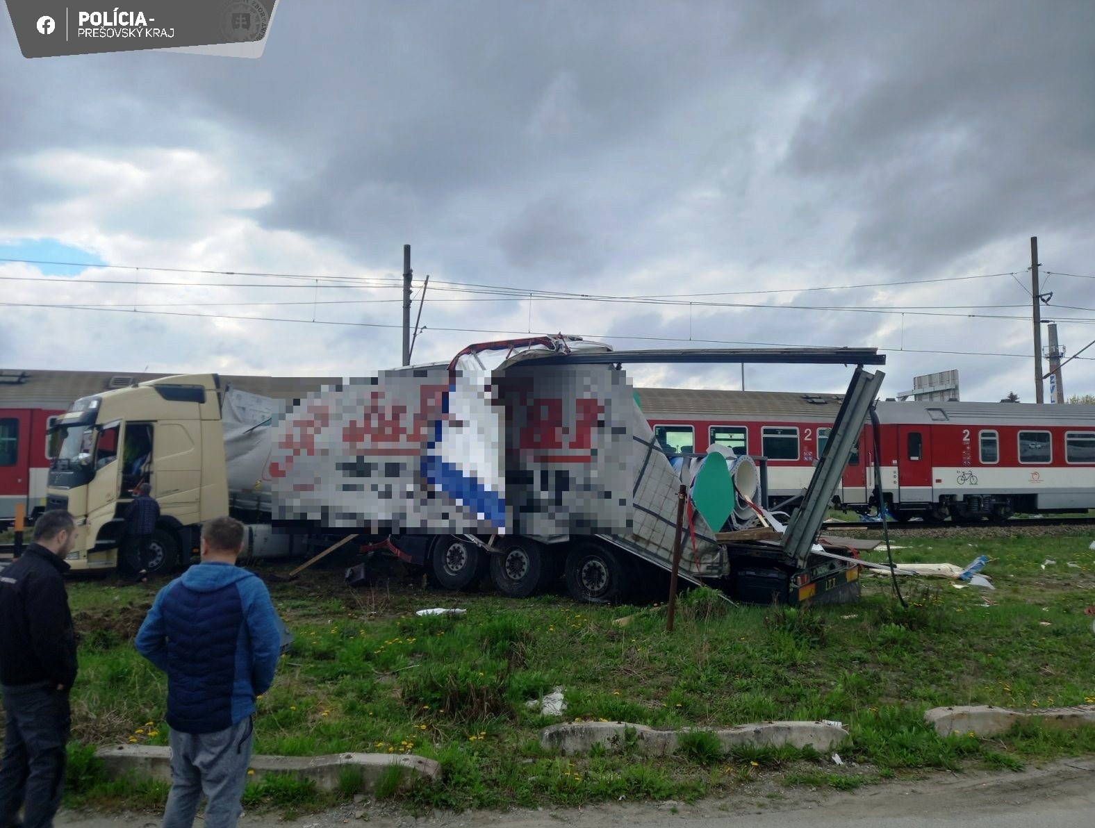 V Prešove sa na priecestí zrazil vlak s kamiónom.