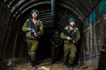 Izraelska vojska u Hamasovom tunelu na severu Gaze 15. decembra