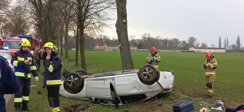 Kościerzyn: Roztrzaskane auta po czołowym zderzeniu. Sześć osób rannych, w tym dzieci