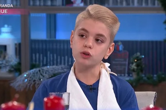 SAV JE BIO KRVAV, SKUPLJAO JE DELOVE PRSTIJU! Uznemirujuća ispovest Konstantina (13) kome je petarda RAZNELA ŠAKU: "Dao mi ih je nepoznati čovek"