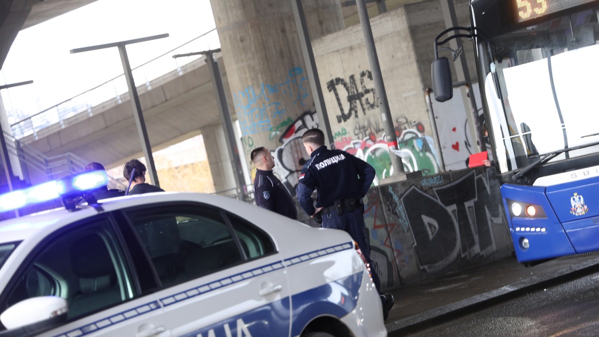 BUGARKA (30) OPLJAČKALA ŽENU U GRADSKOM PREVOZU U BEOGRADU Iz torbe joj uzela 600 evra, odmah uhapšena