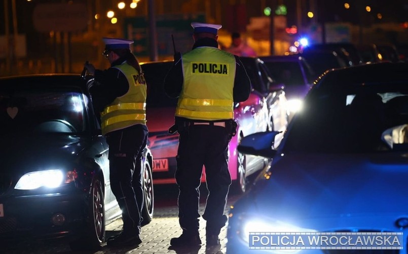 Miłośnicy tuningu i szybkiej jazdy spotkali się we Wrocławiu. Niespodziankę zgotowała im policja