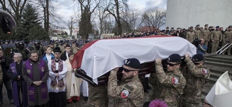 Pogrzeb policjanta zabitego podczas akcji w Wiszni Małej. "Poniósł najwyższą ofiarę, żeby chronić życie innych" [FOTO]