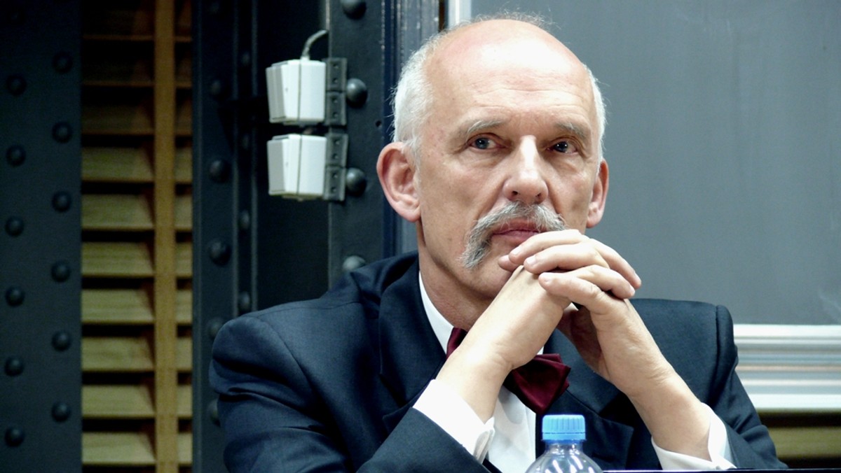 Kandydat na prezydenta Janusz Korwin-Mikke powiedział dziś w Jasionce (Podkarpacie), że Polska powinna ogłosić neutralność w konflikcie ukraińsko-rosyjskim. Jednocześnie ocenił, że głosowanie na kandydata PiS lub PO w wyborach "zwiększa szansę na wybuch III wojny światowej".