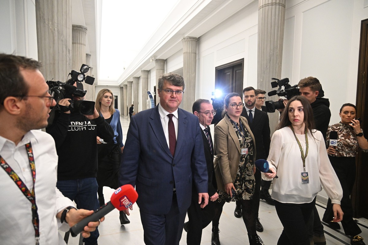 Hołownia: Za chwilę podpiszę postanowienia o wygaszeniu mandatów posłom Kamińskiemu i Wąsikowi.