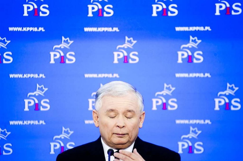 Jarosław Kaczyński ma grypę i dostał silne antybiotyki - podała "Rzeczpospolita". Lekarze łapią się za głowę! Grypa to choroba wirusowa, a nie bakteryjna! W żadnym wypadku nie należy jej leczyć antybiotykami!