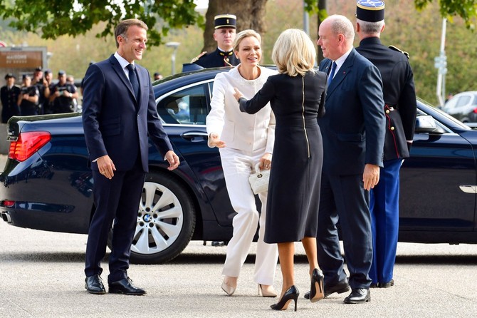 Brižit i Emanuel Makron sa Alberom II od Monaka i princezom Šarlin 