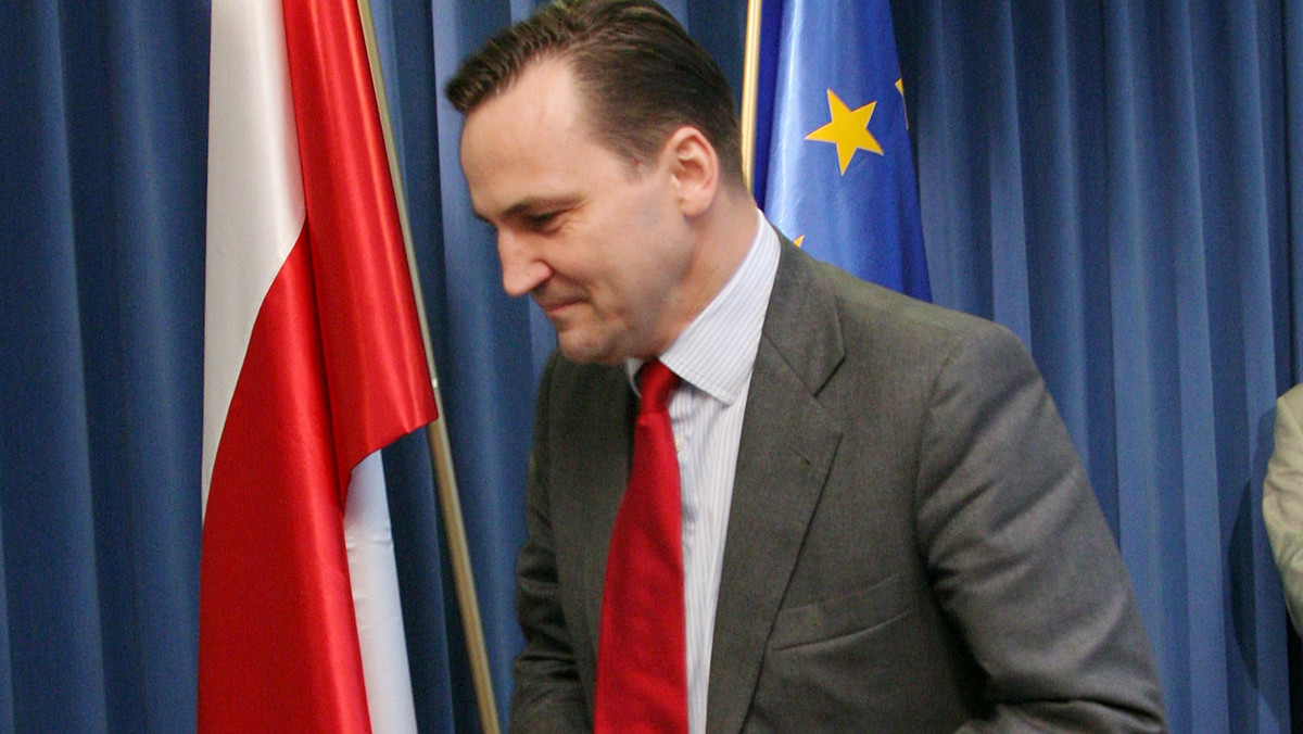 Minister spraw zagranicznych Radosław Sikorski wyraził zadowolenie, że UE doceniła "jakość" polskich kandydatów na stanowiska ambasadorów w unijnej służbie dyplomatycznej. Dodał, że Polska będzie zabiegała o kolejne stanowiska.