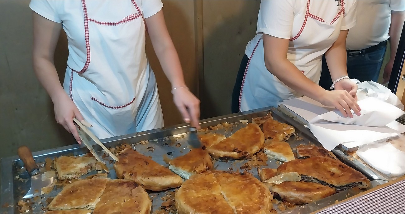 &#34;Ko zna da napravi burek, nek se javi&#34;: Gazda Paja nudi platu od 160.000 dinara, ali niko neće da radi za te pare! Iskustvo ne treba
