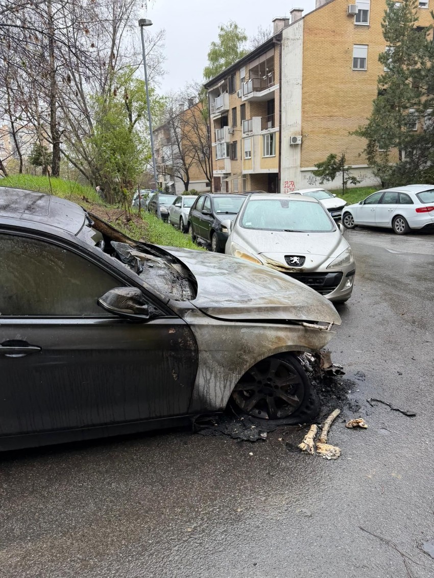 Sumnja se da je BMW namerno zapaljen