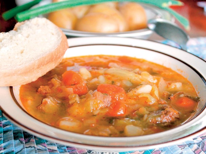 30164_bosanska-kalja-stock-photo-cabbage-soup-with-bread-shutterstock_50115241