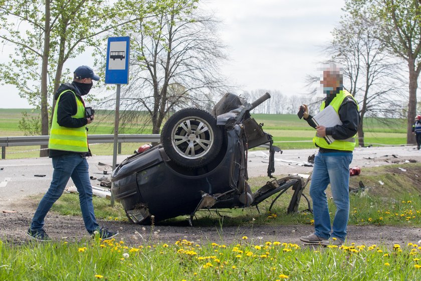 Tragiczny wypadek z udziałem karetki. Nie żyją dwie osoby, cztery są ranne