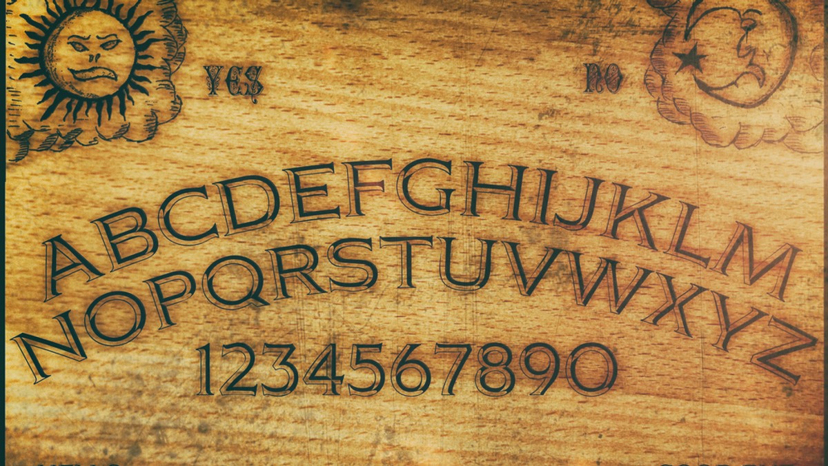 Ouija — tabliczka do rozmów z duchami — coraz bardziej popularna