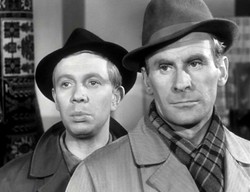 To był pierwszy polski serial kryminalny. Za kamerą stanął późniejszy guru polskiej komedii