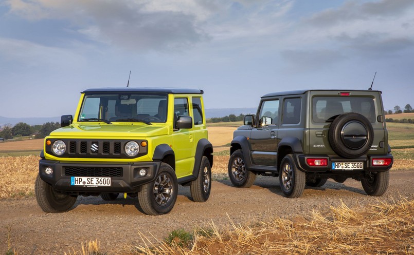 Nowy Jimny ma podcięte u dołu zderzaki, zwiększony prześwit i na stałe zamontowane zaczepy do haków. W takim rynsztunku samochód nie tylko wygląda mocarnie, ale także sporo potrafi na bezdrożach