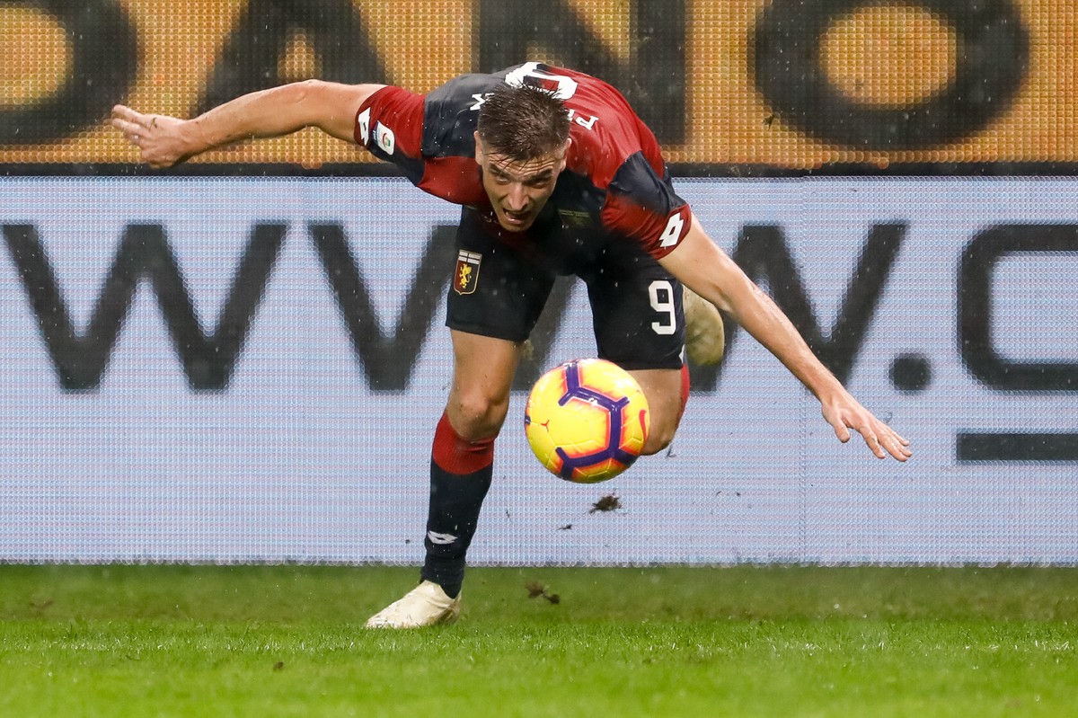 Puchar Włoch: Piątek wykorzystał trzy rzuty karne, ale jego Genoa doznała sensacyjnej porażki z trzecioligowcem
