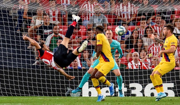 Cudowny gol Aduriza! Barcelona rozpoczęła obronę tytułu od porażki [WIDEO]