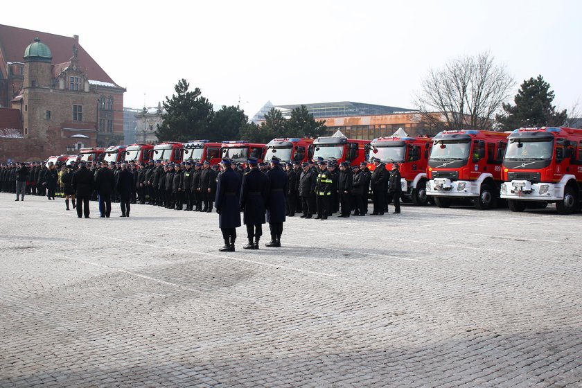 Pomorskim strażakom przekazano specjalistyczne wozy oraz sprzęt pożarniczy