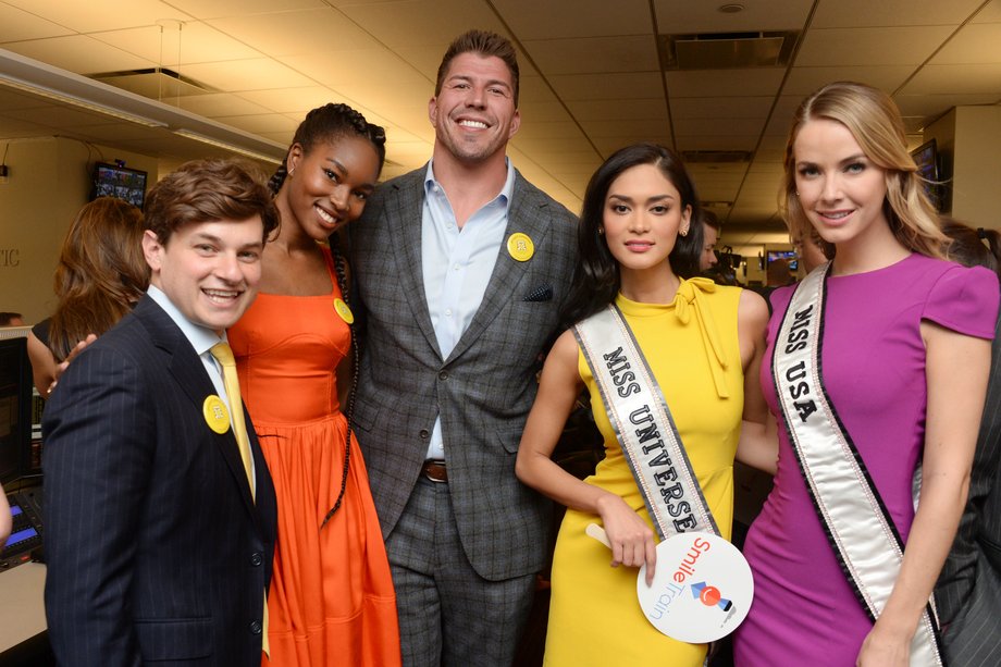 David Diehl posed with Damaris Lewis, Pia Alonzo Wurtzbach, Olivia Jordan.